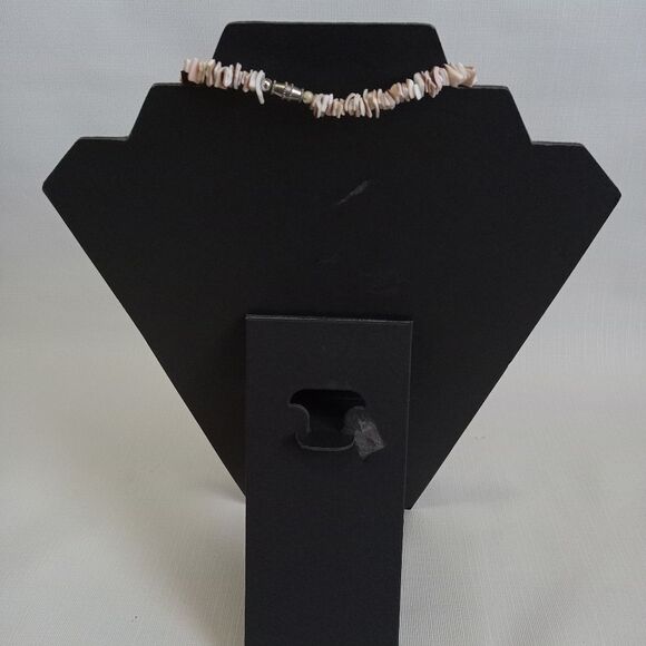 White & Tan Stacked Puka Shell Shards Single Strand Lightweight Choker Necklace - Picture 2 of 8